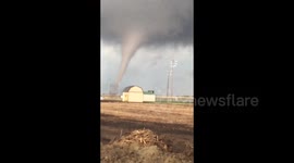 Huge tornado touches down in Ashton, Illinois, US