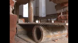 郑州一医院门诊楼装滚轴平移17.5米 给高架桥让路