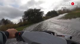 Brave Florida jet skiers take a ride through alligator-infested river