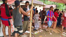 After the floods in South Kalimantan, Indonesia, residents are looking for clothes that are still suitable for use