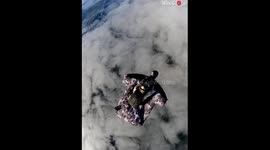 Friends enjoy wingsuit rodeo, flying piggy-back over Washington