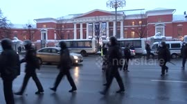 Dozens of police arrive at Pushkinskaya to disperse Navalny protesters on Tverskaya Street - Moscow