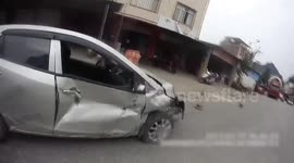 Out-of-control car smashes into parked vehicles, injuring two in southern China