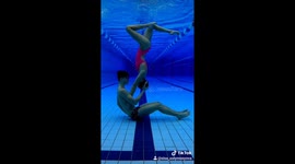 When a swimmer meet an artistic swimmer