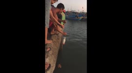 Fishing way is extremely unique when people in Vietnam fish with plastic bottles and flour