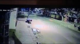 Autorickshaw, motorcycle and scooter collide in full speed from different directions