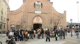 Queues for food banks increase in Spain as coronavirus triggers 'expansion of newly vulnerable'