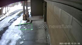 CCTV captures huge '15-foot' icicle falling from third storey of Arizona building
