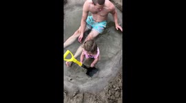 Unbelievable Hot Water Beach in New Zealand! Natural hot tub in the sand