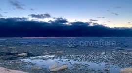 Icy and beautiful start to the day. #sunrise #winter #LakeMichigan #Chicago https://t.co/hRMECkYf1A