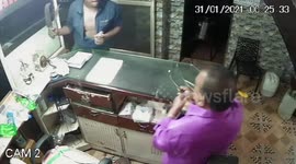 Knife-wielding thief charges into hotel lobby in India to rob reception desk