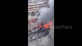 People run for their lives as residential area of Manila goes up in flames