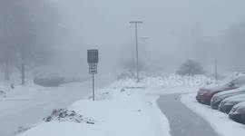 US: Near-Whiteout Conditions As Gusts And Heavy Snow Hit Iowa