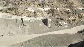 Glacier break-up causes deadly flooding in northern India (longer version)