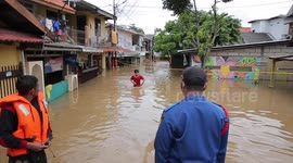 Rescue operations underway as floods deluge Jakarta