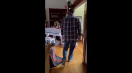 Marine surprises parents with military homecoming