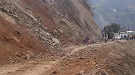 Locals,Motorist and Vehicles Miraculously Escapes Landslide in Uttarakhand