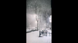 눈이 많이 오는 날 그 아름다운 모습을 슬로우모션으로 촬영해 더욱 아름답게 간직하고 싶었다.