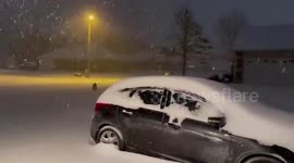Historic arctic blast brings heavy snowfall in Texas