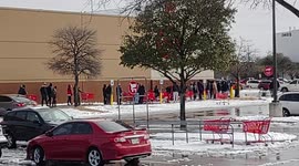 Store open during ice and snow storm in Austin Texas