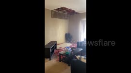 US: Damaged Roof Leaks Profusely After Deadly Winter Storm Struck Texas