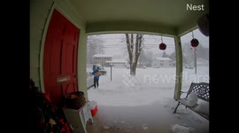 US: Sweet Family Leaves Delivery Man Snacks Amid Pandemic In Hampton, NH