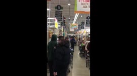 Grocery store lines around store as Texas prepares for sub freezing temperatures