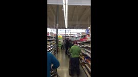 Grocery store lines around store as Texas prepares for sub freezing temperatures