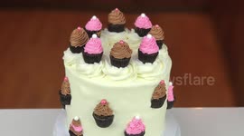 Hungry? US teen baker makes impressive mini cupcake cake