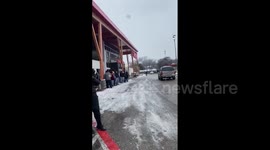 US: Long Lines Continue To Form Outside Grocery Stores In Texas After Winter Storm 2