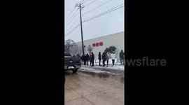 Texans still wait huge grocery store lines to get supplies amid freezing power outage
