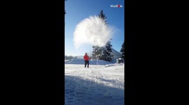 Throwing Boiling Water into -30 Degrees Celsius Air