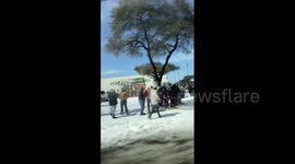 US: Long Lines Continue To Form Outside Grocery Stores In Texas After Winter Storm 4