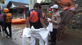 Resque Team Evacuates Positive Covid-19 Residents