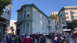 US: Old Victorian Home Moves In One Piece Through To San Francisco Streets 3