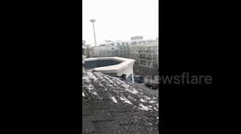 Seattle pelted with pea-sized hail amidst thunderstorm