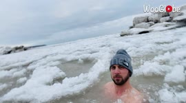 Guy Immerses himself in Ice-Cold Water to Send a Thought-Provoking Message