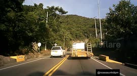 Bad driver caught on dashcam. Almost an accident.