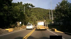 Dashcam - bad driver. Almost caused an accident