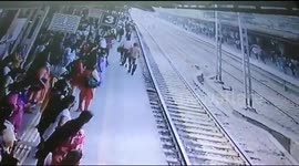 Railway cop saves man who tried to end to life on tracks