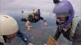 Amazing footage shows the moment a crew of skydivers filmed themselves eating a pizza while in FREEFALL