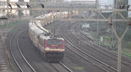 First Double Decker Train Of India - Mumbai Surat Flying Ranee Honking & Taking A Superb Curve Of Mahim, Mumbai !!!!