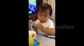 Japanese toddler tirelessly battles to stay awake to finish his meal
