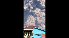 Indonesian Volcano 'Mount Sinabung' Erupts Again - Creates 5km High Clouds of Ash (02/March/2021)