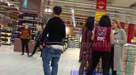 Georgian practical joker plays amusing farting prank