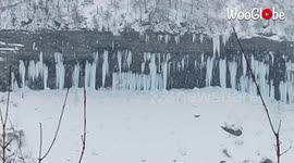 Photographer captures partially frozen Niagara Falls and huge blue icicles