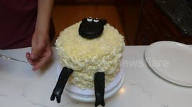 California baker designs and decorates sheep-themed vanilla cake