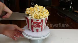 You can't take this into the cinema! US teen bakes realistic popcorn bucket cake