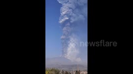Mount Etna sends column of volcanic ash into the air in new eruption