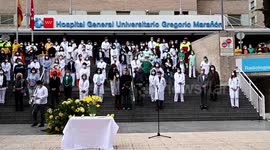 Health workers at Madrid hospital pay tribute to COVID-19 victims